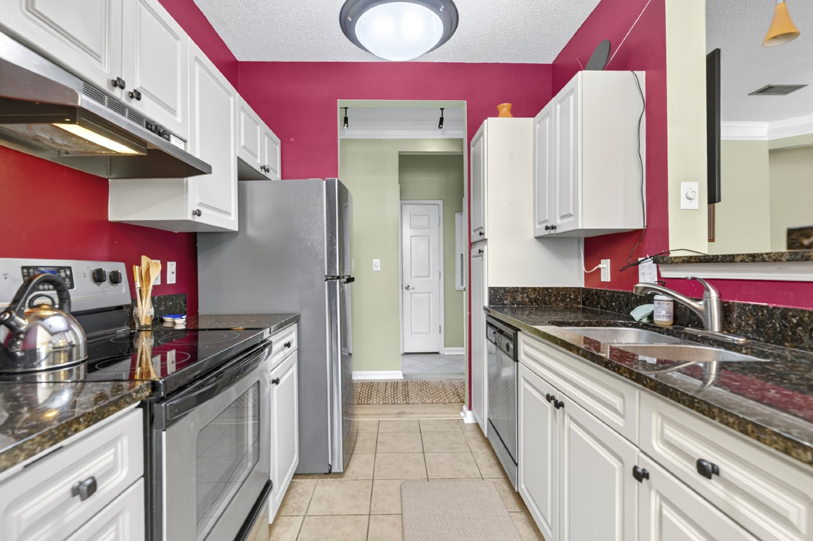 1811 Chatelain Way - 1 property image