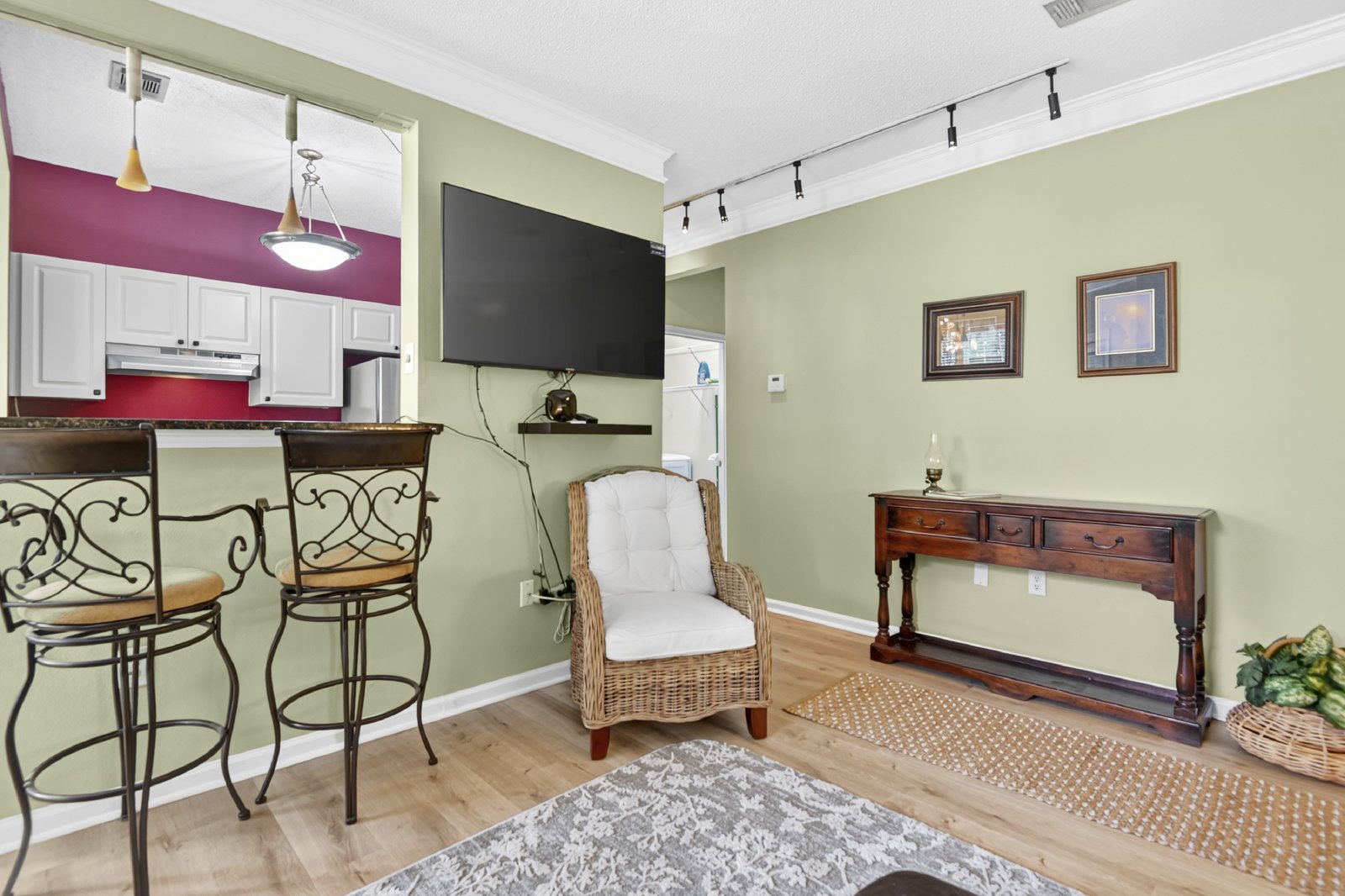 1811 Chatelain Way - 1 property image