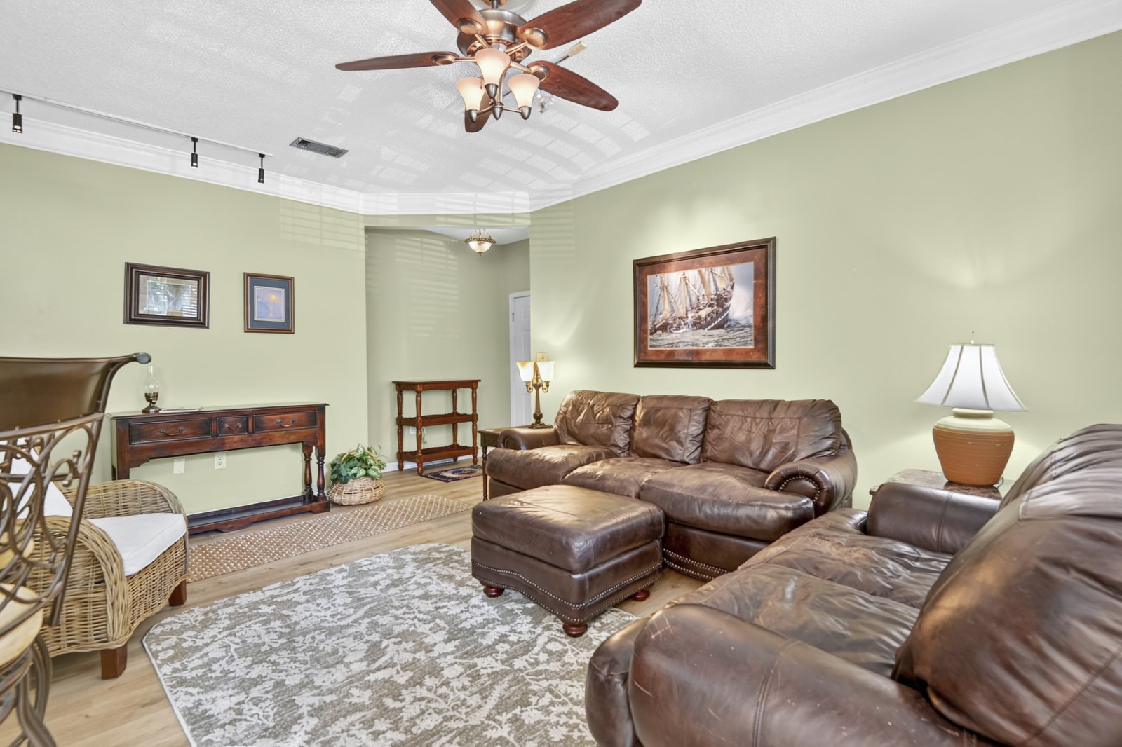 1811 Chatelain Way - 1 property image