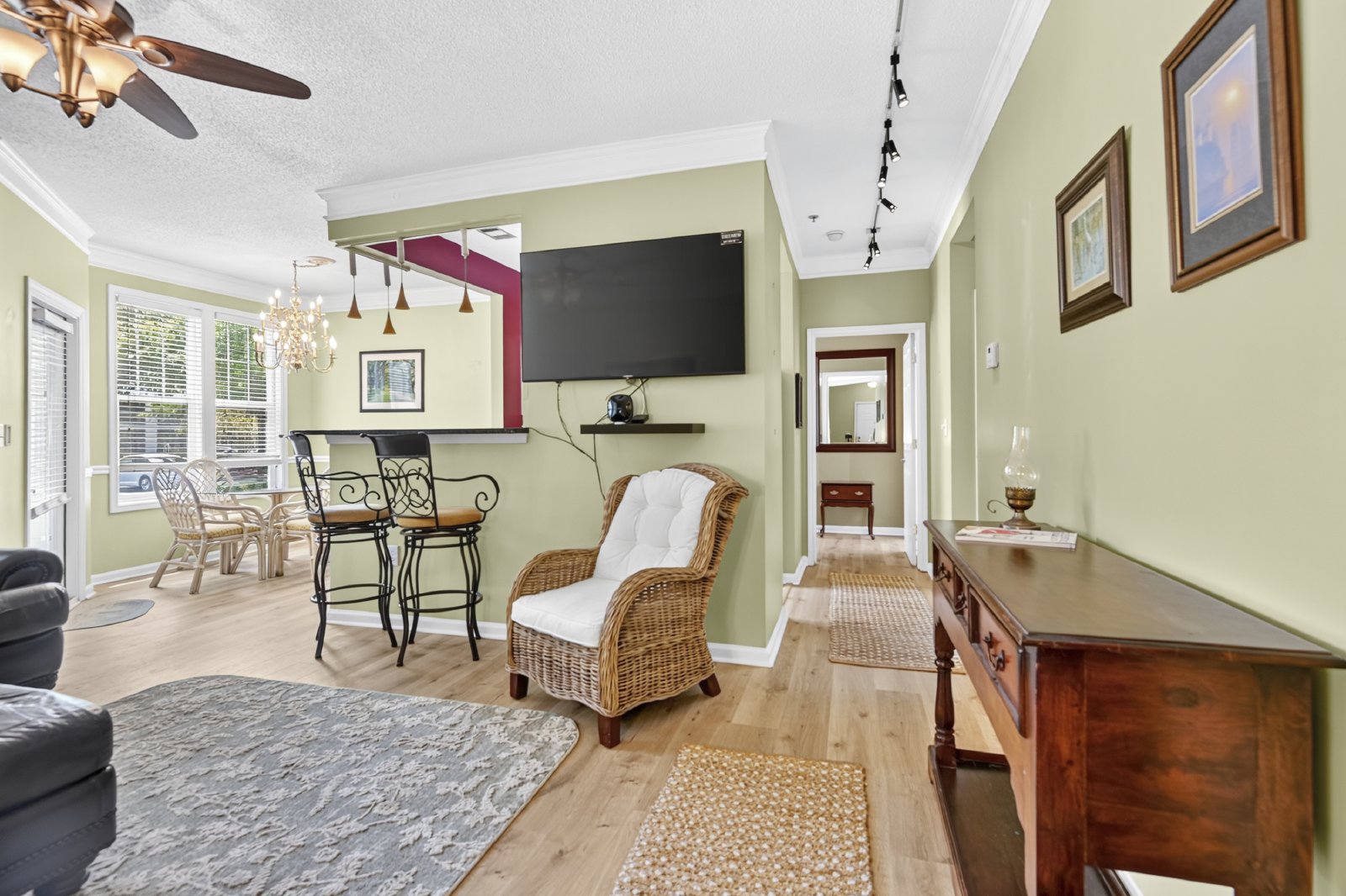 1811 Chatelain Way - 1 property image